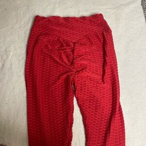 Chic Red Textured Leggings